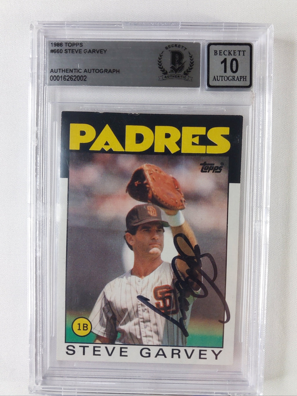 Front of 1986 Topps Steve Garvey #660 San Diego Padres card with on-card signature authenticated by Beckett and graded Auto 10.