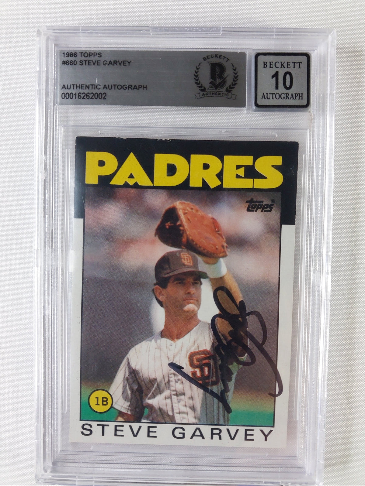 Front of 1986 Topps Steve Garvey #660 San Diego Padres card with on-card signature authenticated by Beckett and graded Auto 10.