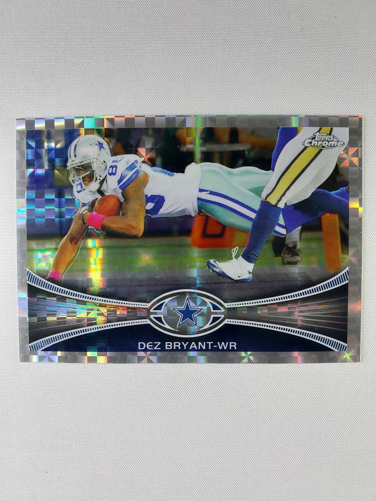 Front of 2012 Topps Chrome Dez Bryant #35 Refractor featuring the Dallas Cowboys wide receiver.